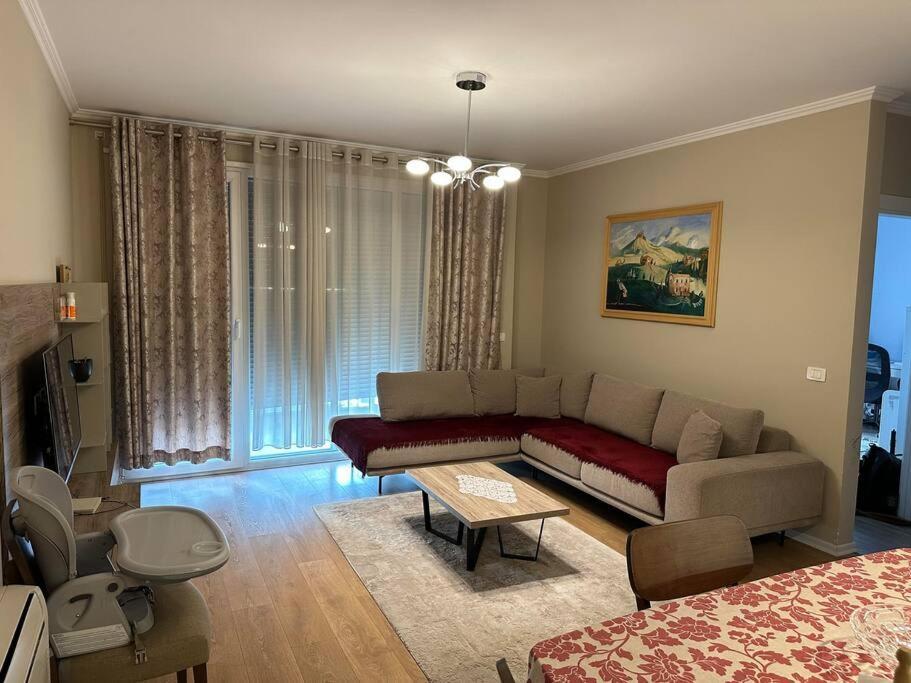 Family Friendly 2 Bedroom Apartment Eden Gardens Tirana City Center Buitenkant foto